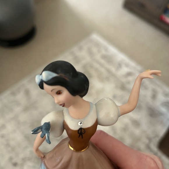 Snow White Disney 2005 Bradford Edition Collectable - Picture 3 of 4